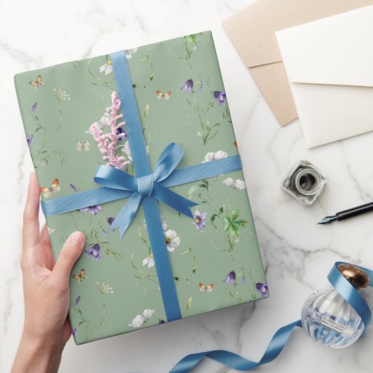 Wildbloemen en vlinders op Sage Green Cadeaupapier (Geschenken)