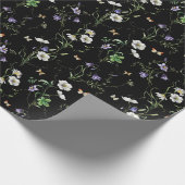 Wildbloemen en vlinders op zwart cadeaupapier (Hoek)