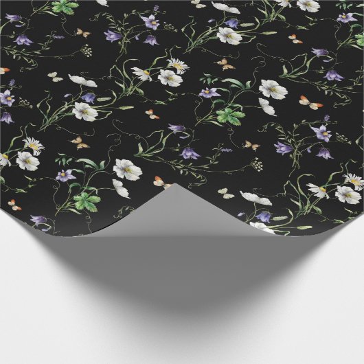 Wildbloemen en vlinders op zwart cadeaupapier (Hoek)