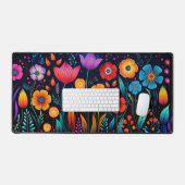 Wildbloemen, levendige kleuren op zwart bureaumat (Keyboard & Muis)