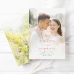 Wildbloemen Meadow Elegant Romantic Weddenfoto Kaart<br><div class="desc">Ervaar de magie van een droombruiloft buiten de zomer met deze betoverende fotouitnodiging. Het prachtige ontwerp biedt een verbluffende fotografie van u en uw partner aan de voorzijde. Op de achterkant, toont de uitnodiging een prachtig weideverf, met zachte, zachte tinten die warmte en uitstraling opwekken. De wildbloemen van de waterverf...</div>