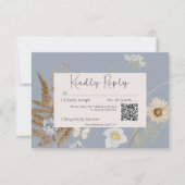 Wildbloemen op Dusty Blue Wedding QR-code RSVP Kaartje (Voorkant)