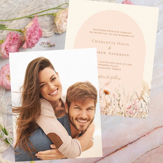 Wildbloemen perzik beige boog foto budget bruiloft