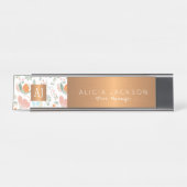 Wildbloemen perzik patroon koper goud monogram bureau naambordje (Voorkant)