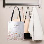 Wildbloemen roze beige monogram naam tote bag<br><div class="desc">Witte achtergrond,  versierd met wilde bloemen in roze en beige. Personaliseer en voeg uw voornaam,  monogram initialen en volledige naam toe.</div>