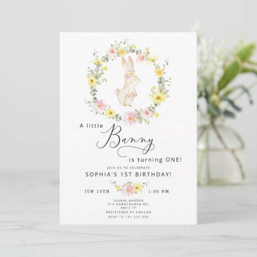 Wildbloemen roze kleine bunny 1 verjaardag kaart (Staand voorkant)