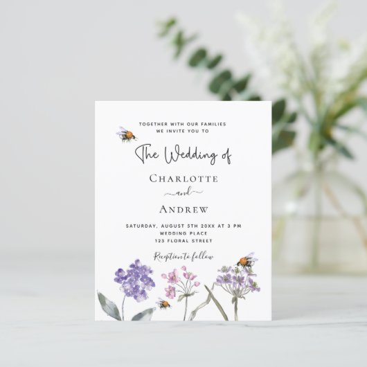 Wildbloemen violette QR budget bruiloft uitnodigin (Staand voorkant)