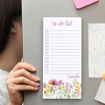 Wildbloemrand, aangepast om lijst te doen Magnetisch Notitieblok<br><div class="desc">wildbloem om een lijst te doen met jouw naam. Het bloemontwerp van deze waterverf heeft een rand van wilde bloemen in roze oranje en geel,  met handlettertypografie. Het notitieblok is ontworpen om een lijst te maken en beschikt over regels en selectievakjes om uw lijsten goed te laten werken.</div>