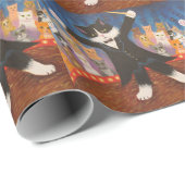 Wildboy kijkt naar het muziekinpakpapier cadeaupapier (Rol Hoek)