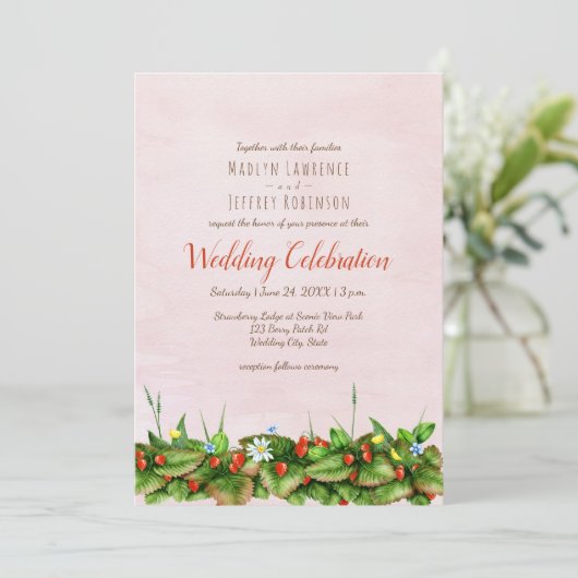 Wilde aardbeien weide bloemen blozen bruiloft kaart (Staand voorkant)