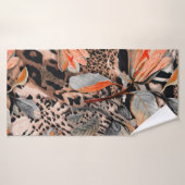 Wilde afrikaanse huid met bladerbloemen badhanddoek (Badhanddoek)