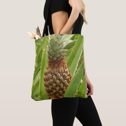 Wilde ananas tropische vruchten in Natuur Tote Bag (Dichtbij)
