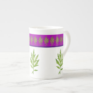 Wilde bladeren op een Bone China mok
