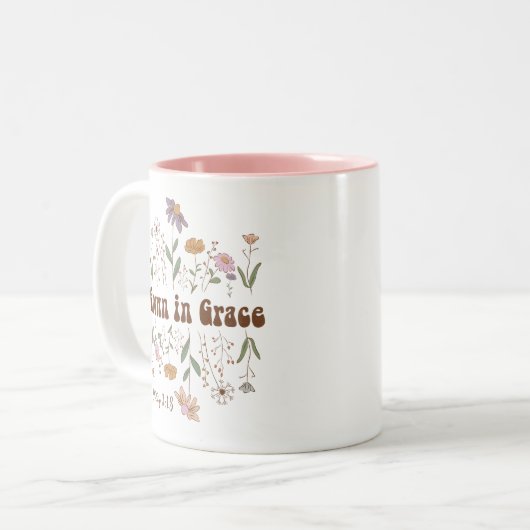 Wilde bloem Bijbelverse gekweekt in Grace Tweekleurige Koffiemok (Voorkant links)