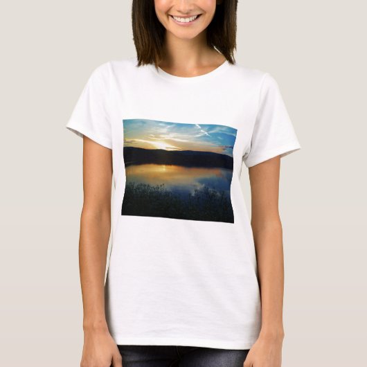 Wilde bloem, blauwe zonsondergang t-shirt (Voorkant)