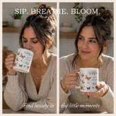 Wilde bloem boho bloem vlinder bij inspirerend koffiemok