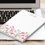 Wilde bloem Delicate Pink Floral, gepersonaliseerd Notitieblok<br><div class="desc">notitieblok met een roze wildbloemgrens om zich aan te passen aan de jouw naam. Dit delicate en vrouwelijke bloemontwerp van de waterverf heeft een grens van wilde bloemen met handlettertypografie.</div>