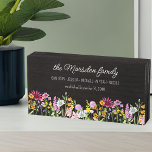 Wilde bloem Familienaam Waterverf Wilde Bloemen Houten Kist Print<br><div class="desc">wildbloemhouten boxteken op maat van uw aangepaste tekst, zoals uw familienaam, uw voornamen en datum. Het ontwerp bevat waterverf gevoelige wilde bloemen in roze oranje en geel. Het wordt geletterd met casual modern manuscript en whimsical typografie. U kunt de lettertype- of achtergrondkleur vrij wijzigen om deze aan te passen (klik...</div>