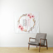 Wilde Bloem Is Op Weg Roze Baby Shower Wandkleed (In Situ (horizontaal))