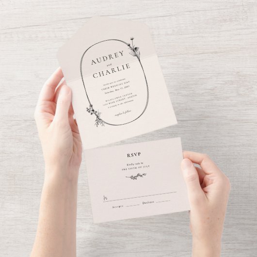 Wilde bloem met een Ivory Weddenschap All In One Uitnodiging (Afscheurbaar)