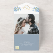 Wilde bloem Periwinkle Dusty Blue Wedding All In One Uitnodiging (Buitenkant)