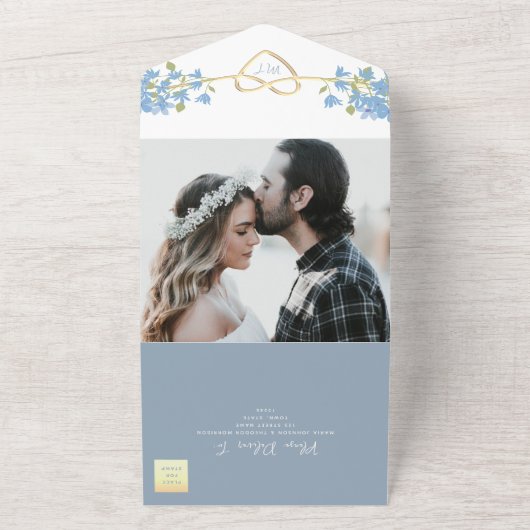 Wilde bloem Periwinkle Dusty Blue Wedding All In One Uitnodiging (Buitenkant)