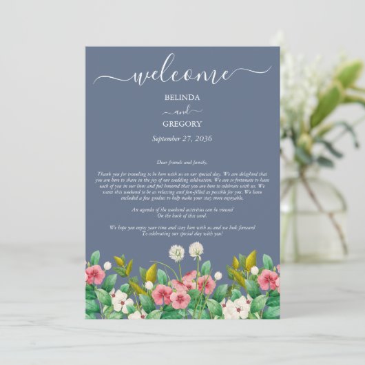 Wilde bloem Periwinkle Dusty Blue Wedding Itinerar Programmakaart (Staand voorkant)