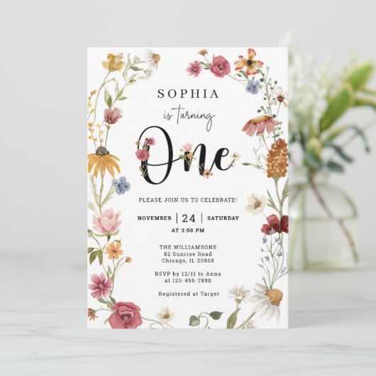 Wilde bloem Theme Girl 1st Birthday Uitnodiging (Staand voorkant)