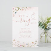 Wilde bloem zet een ring op het vrijgezellenfeest  (Staand voorkant)