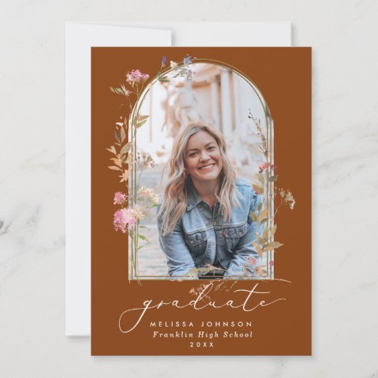 Wilde bloemen Arch Terracotta Foto Afstuderen Aankondiging (Voorkant)