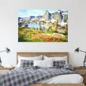 Wilde bloemen bij Minaret Lake Canvas Afdruk (Insitu (Slaapkamer))