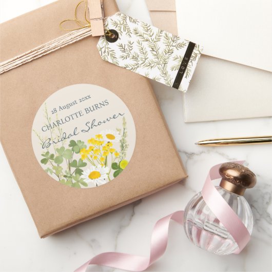 Wilde Bloemen Bruidsdouche Aangepast Ronde Sticker (Geschenken)
