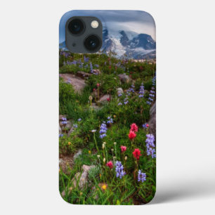 Wilde bloemen iPhone 13 hoesje