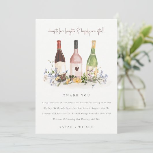 Wilde bloemen Cheers to Love Wine Bottles Weddensc Bedankkaart (Staand voorkant)