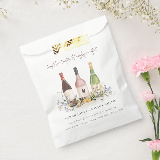 Wilde bloemen Cheers to Love Wine Bottles Weddensc Bedankzakje (Gezegeld)