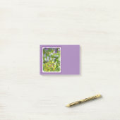Wilde bloemen die het schilderen van de natuur hin post-it® notes (Op bureau)