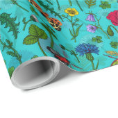 Wilde bloemen en motten op blauwgroen cadeaupapier (Rol Hoek)