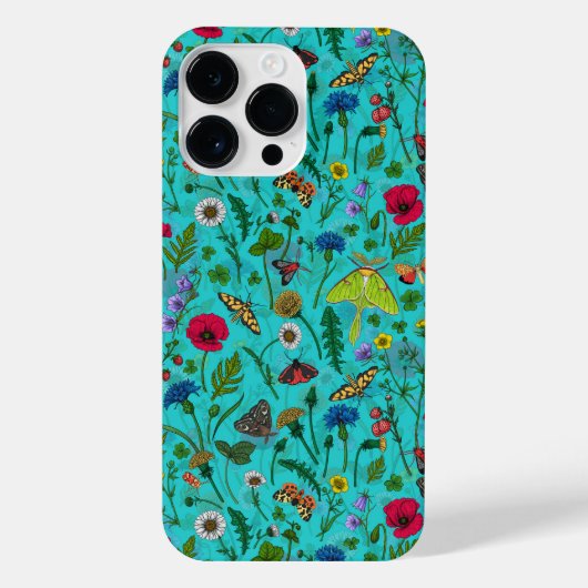 Wilde bloemen en motten op blauwgroen iPhone hoesje (Achterkant)