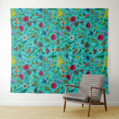 Wilde bloemen en motten op blauwgroen wandkleed (In Situ (horizontaal))