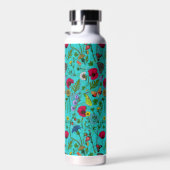 Wilde bloemen en motten op blauwgroen waterfles (Rechts)