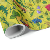 Wilde bloemen en motten op groen cadeaupapier (Rol Hoek)