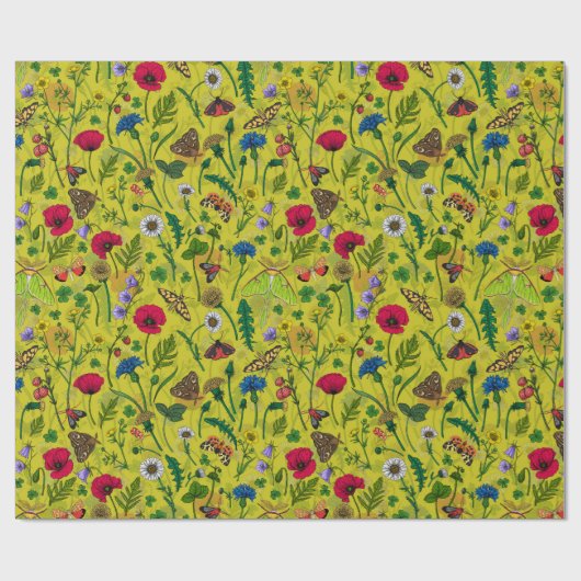 Wilde bloemen en motten op groen cadeaupapier (Vlak)