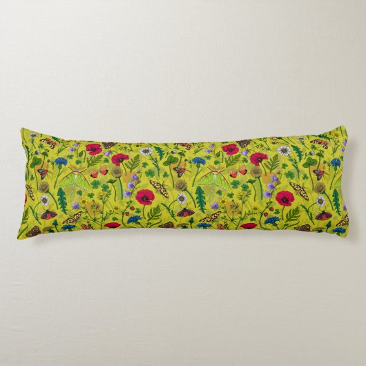 Wilde bloemen en motten op groen lichaamskussen (Voorkant)