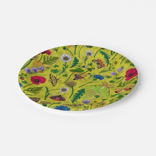 Wilde bloemen en motten op groen papieren bordje (Gekanteld)