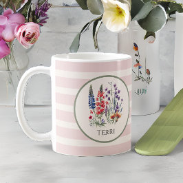 wilde bloemen en naam op mosterdroze strepen koffiemok