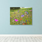 Wilde bloemen en vlinders in het land canvas afdruk (Insitu (Houten vloer))