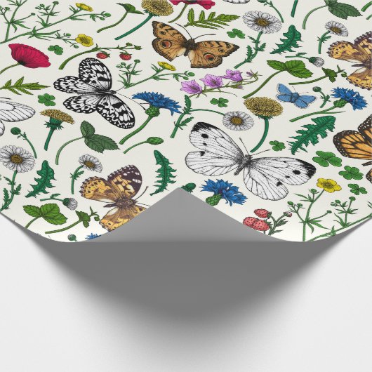 Wilde bloemen en vlinders op wit cadeaupapier (Hoek)