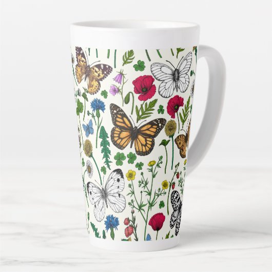 Wilde bloemen en vlinders op wit latte mok (Rechterhoek)