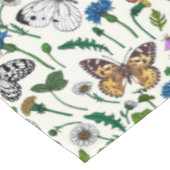 Wilde bloemen en vlinders op wit tafelkleed (Gekanteld)