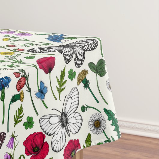 Wilde bloemen en vlinders op wit tafelkleed (Voorbeeld)
